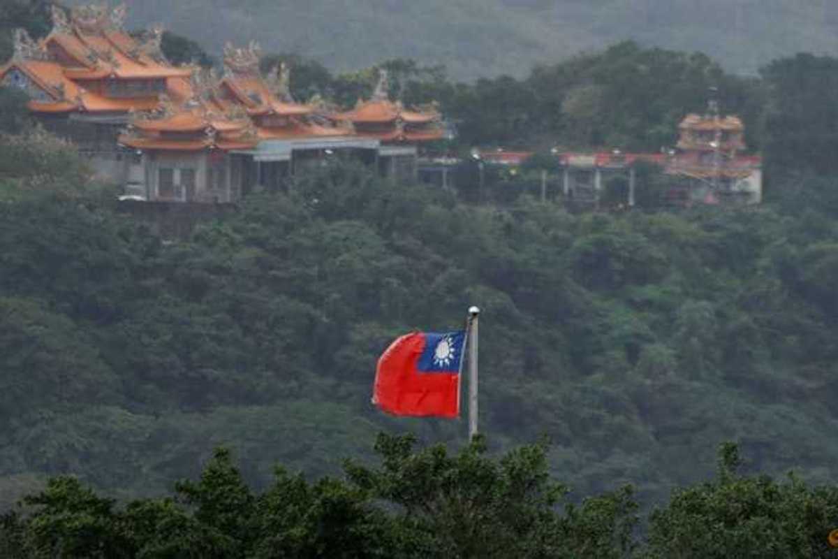Two pilots killed in Taiwan military training plane crash