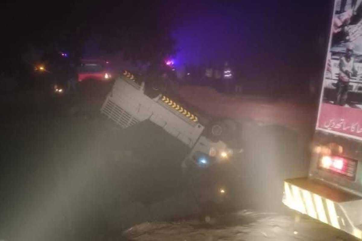 Fog and speeding blamed as 24 die in Pakistan bus crashes