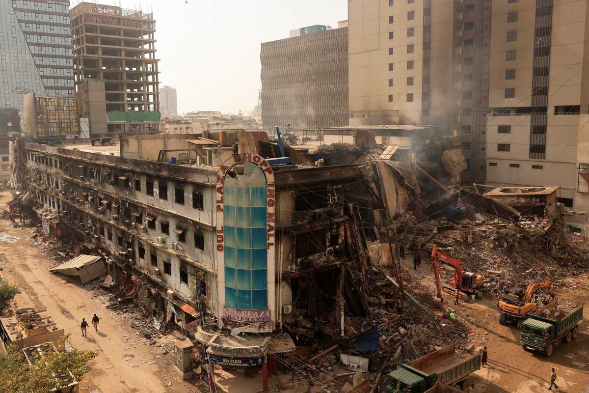 Karachi’s Gul Plaza fire death toll rises to 67 as more remains recovered
