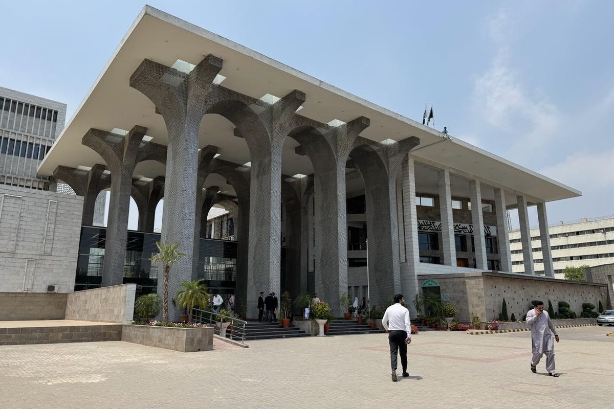 Pakistan court again orders jail authorities to allow lawyers access to Imran Khan