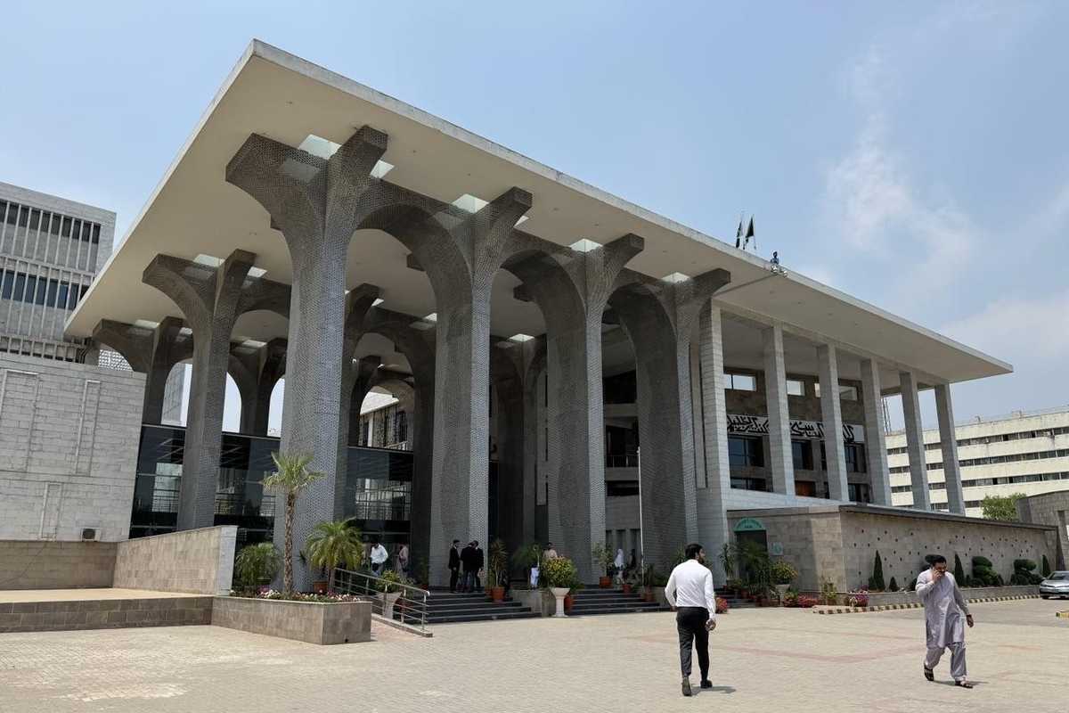 Pakistani court seeks report on FIA officer urging lawyers not to defend blasphemy suspects