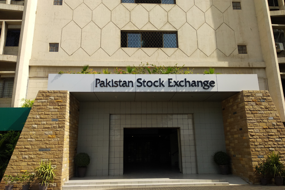 PSX-listed companies pay record PKR 919 billion in dividends in 2025