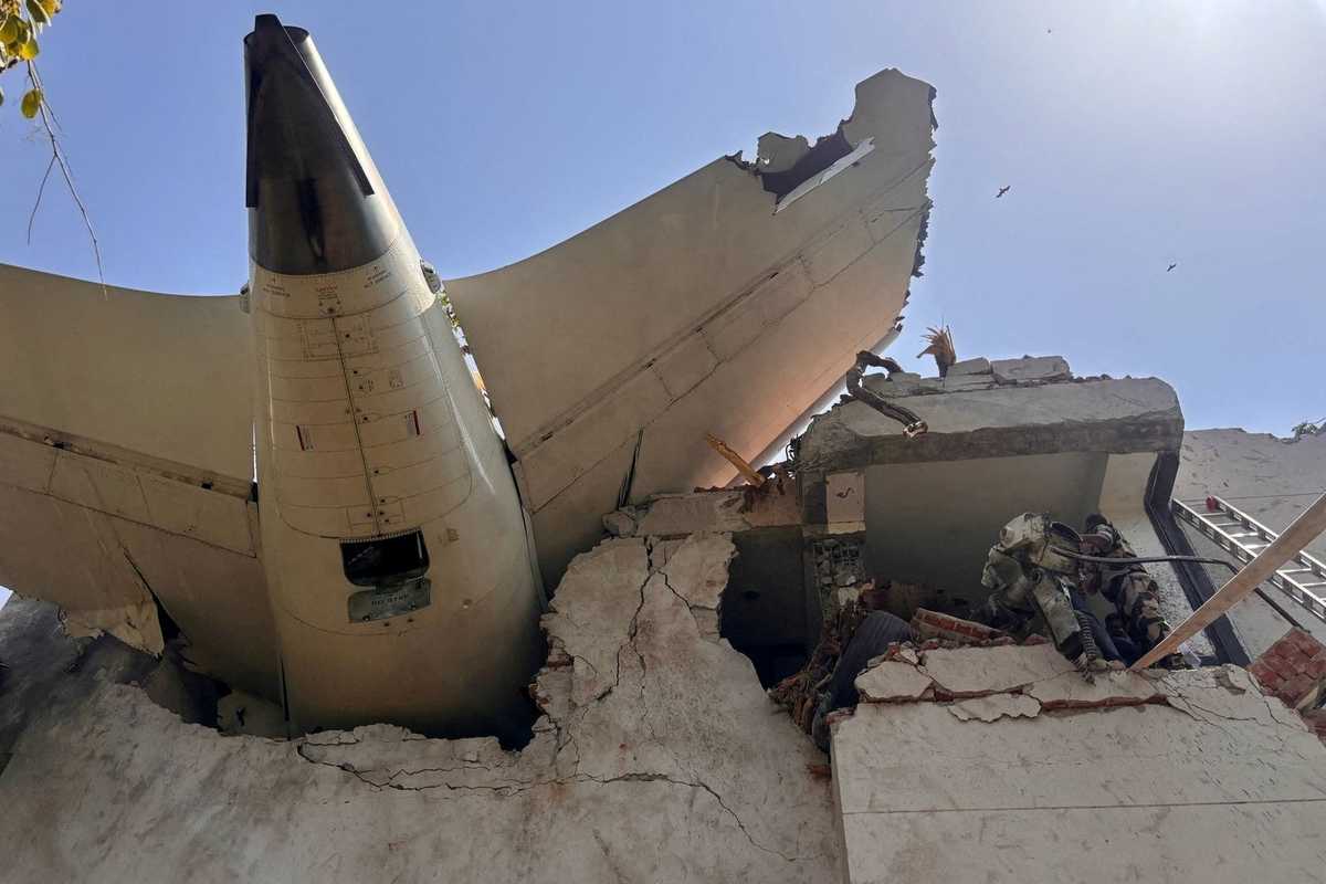 Air India crash report shows pilot confusion over engine switch movement