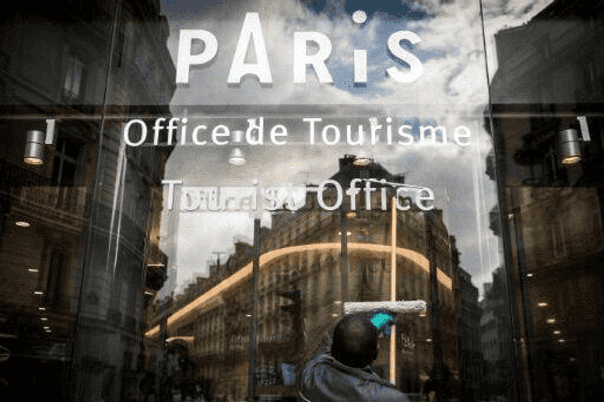 Last tourist information center in Paris closes