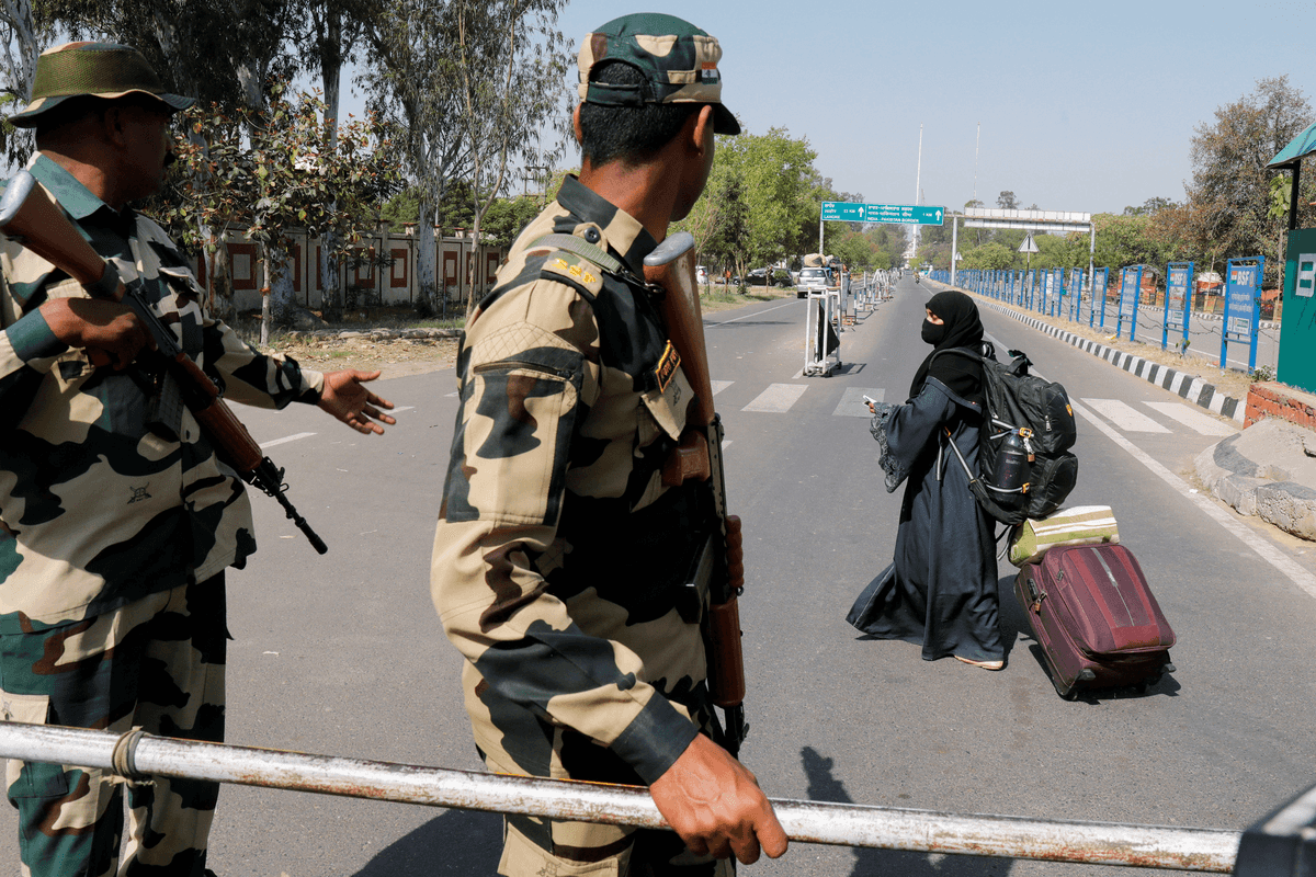 India orders demolition of illegal structures along Pakistan border