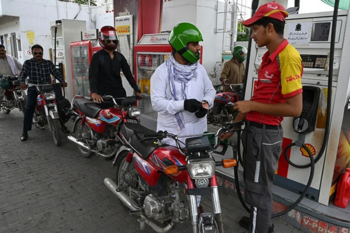 Pakistan increases petrol, diesel prices by PKR 4