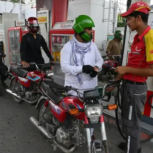 Pakistan expected to cut petrol, diesel prices for third straight weekly review