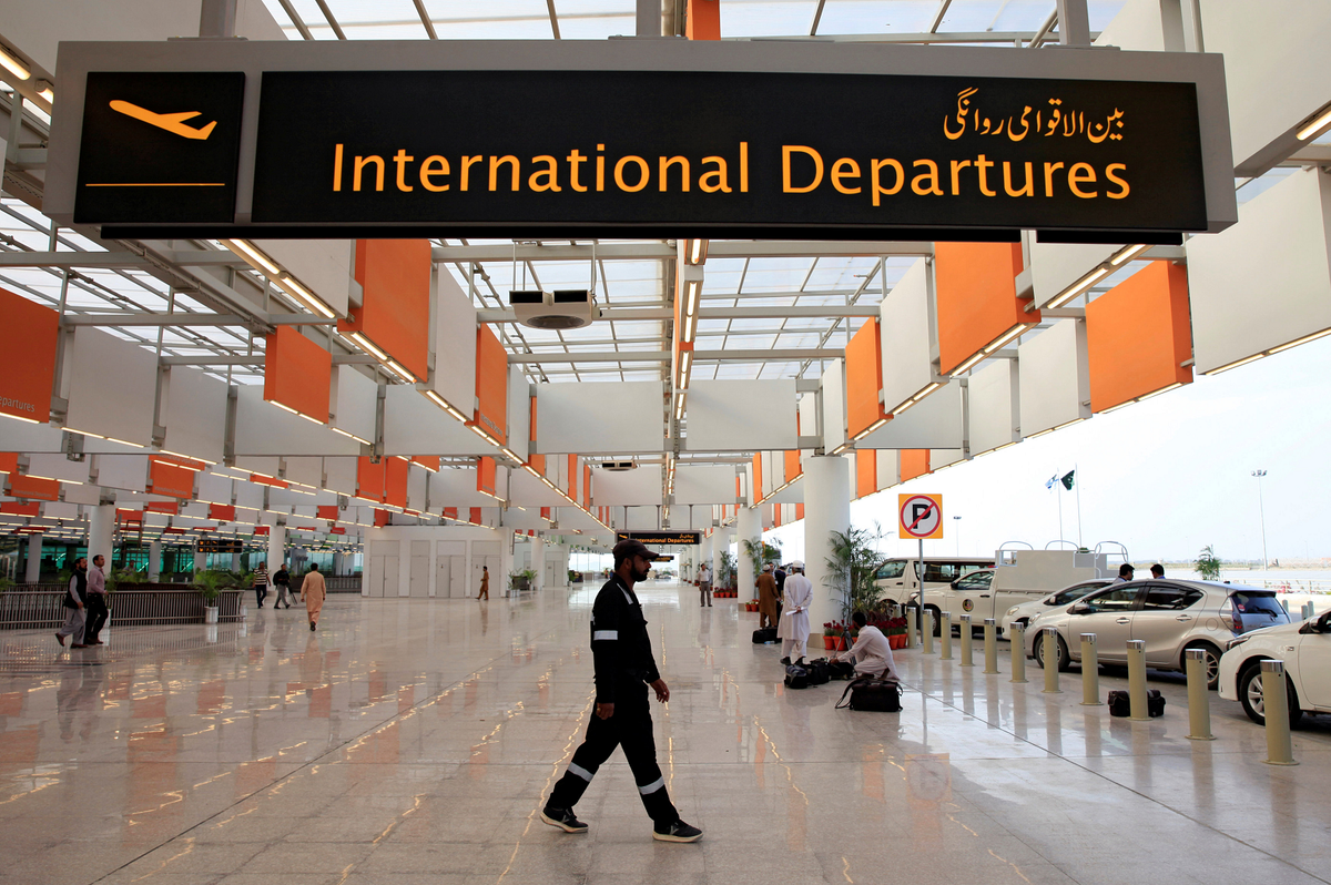 Pakistan moves to privatize major airports, plans new domestic airline