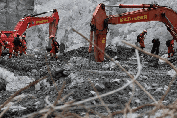 Nepal rescuers focus on 900 hydropower workers, 121 could be trapped in tunnels, officials say