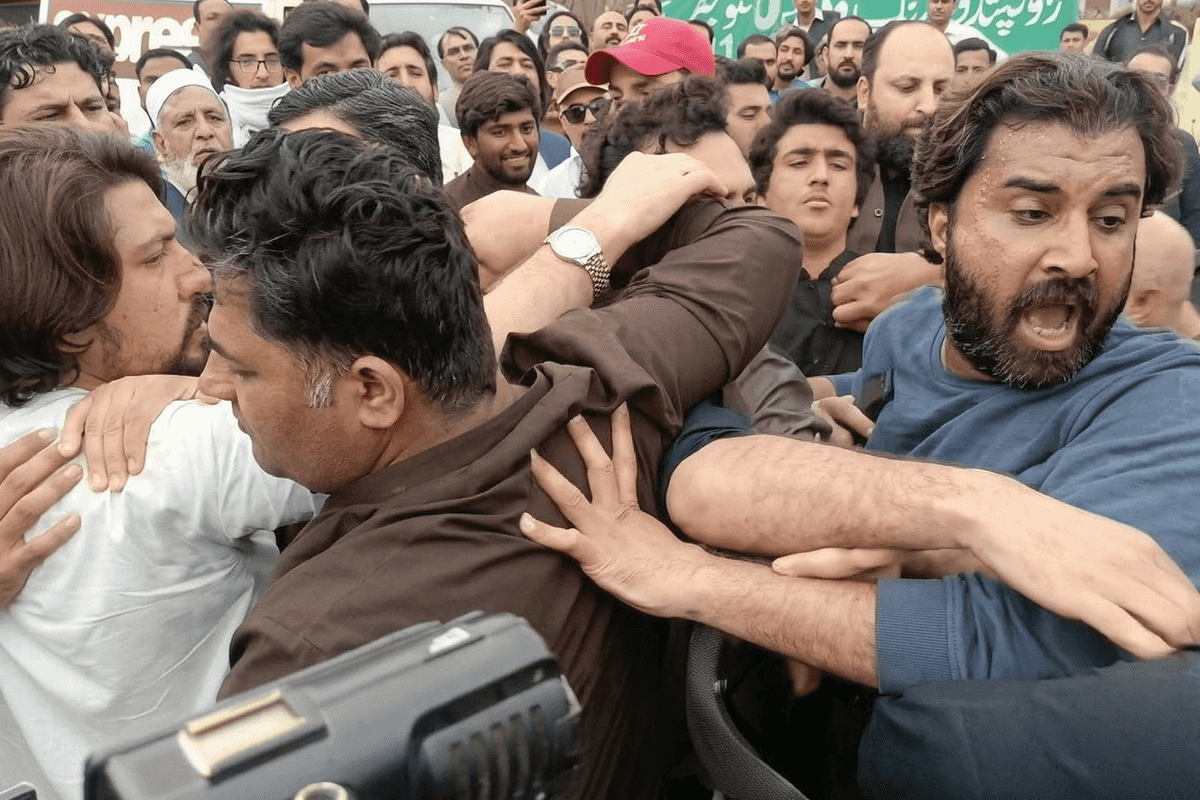 Clashes break out during PTI protest outside Rawalpindi’s Adiala Jail