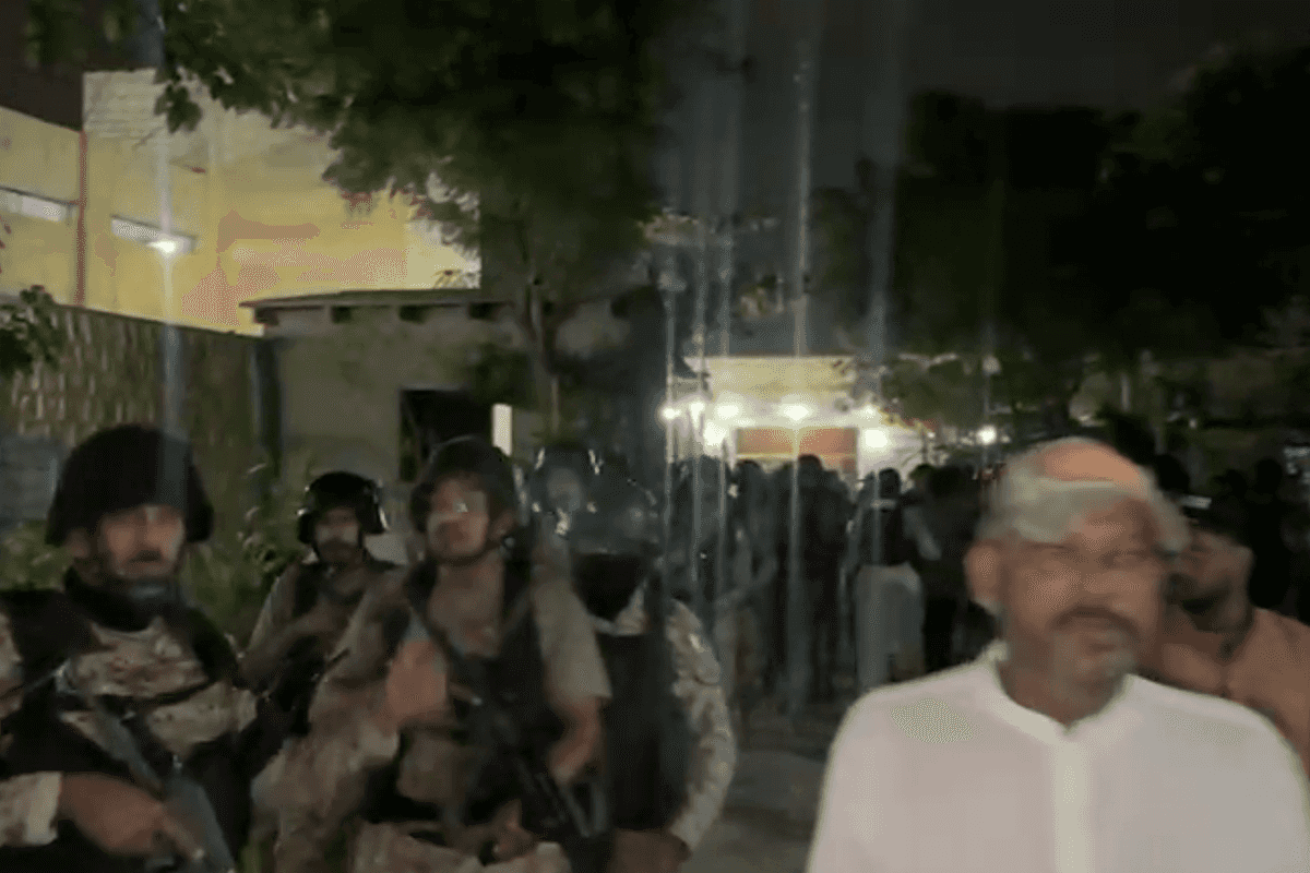 Did a mild earthquake trigger a prison break in Pakistan?