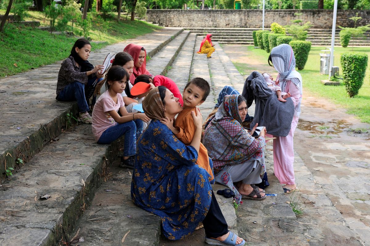 Pakistan court pauses deportation of 18 Afghans