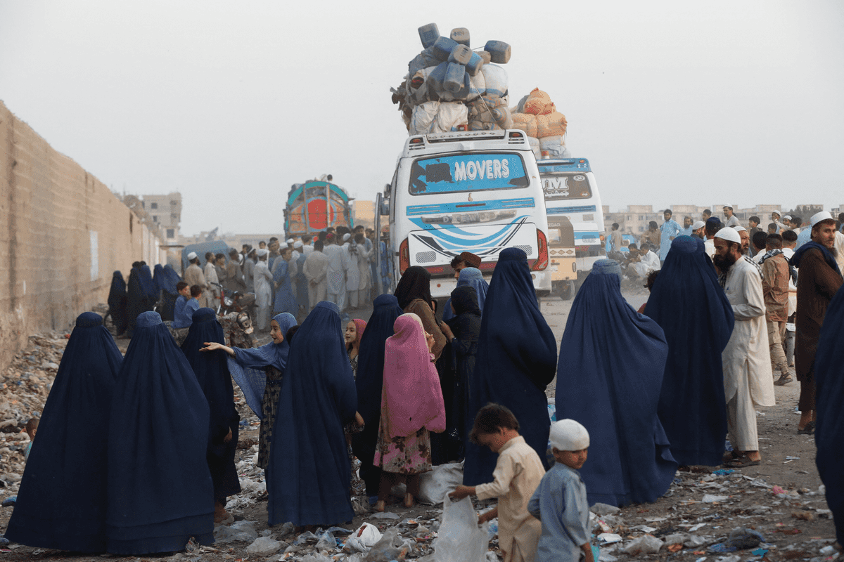 Pakistan calls on foreign govts to take Afghan refugees ‘as soon as possible’