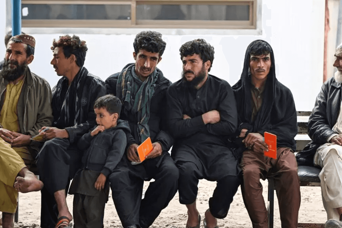 Pakistan sets March 31 deadline for illegal foreigners, Afghan cardholders to leave