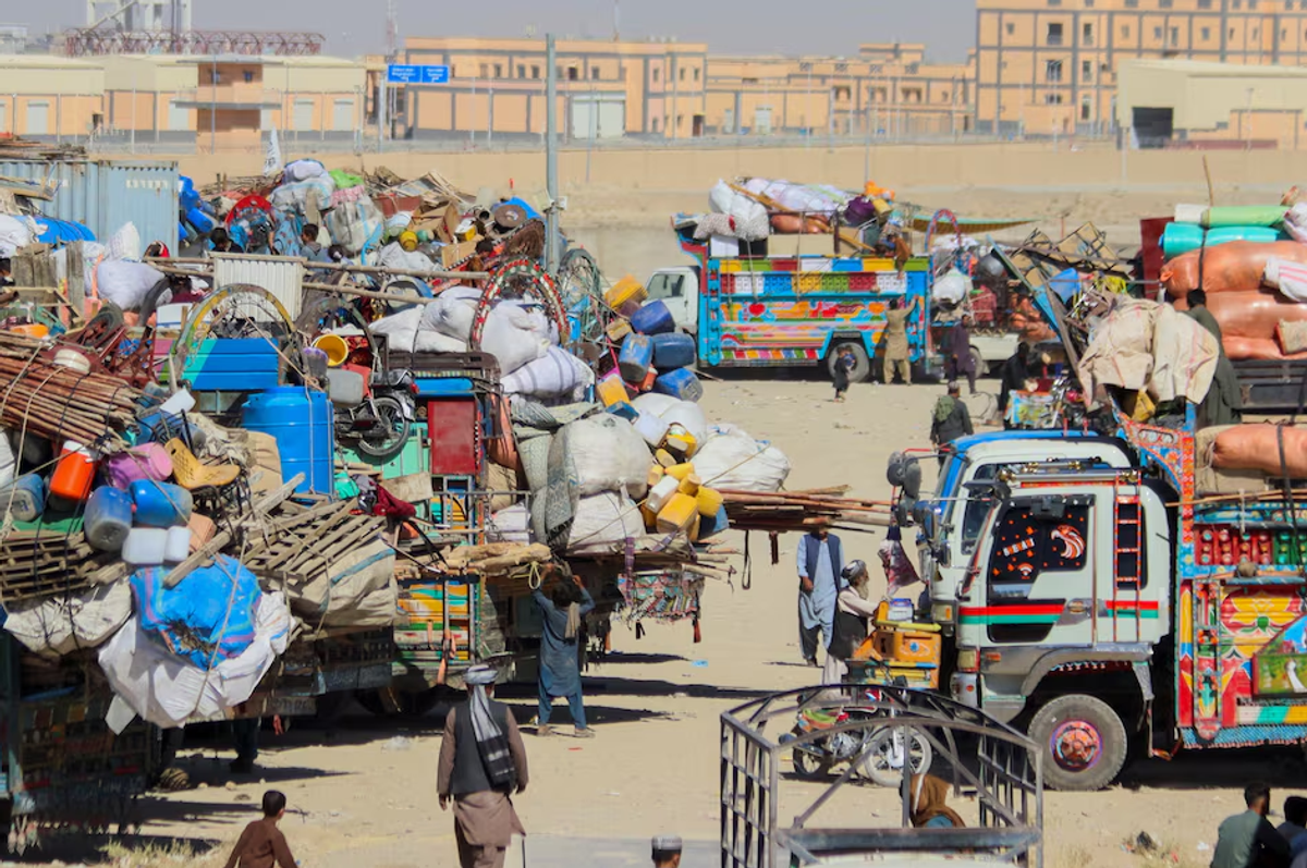 Trade body warns Pak-Afghan border crisis strands truckers, threatens exports