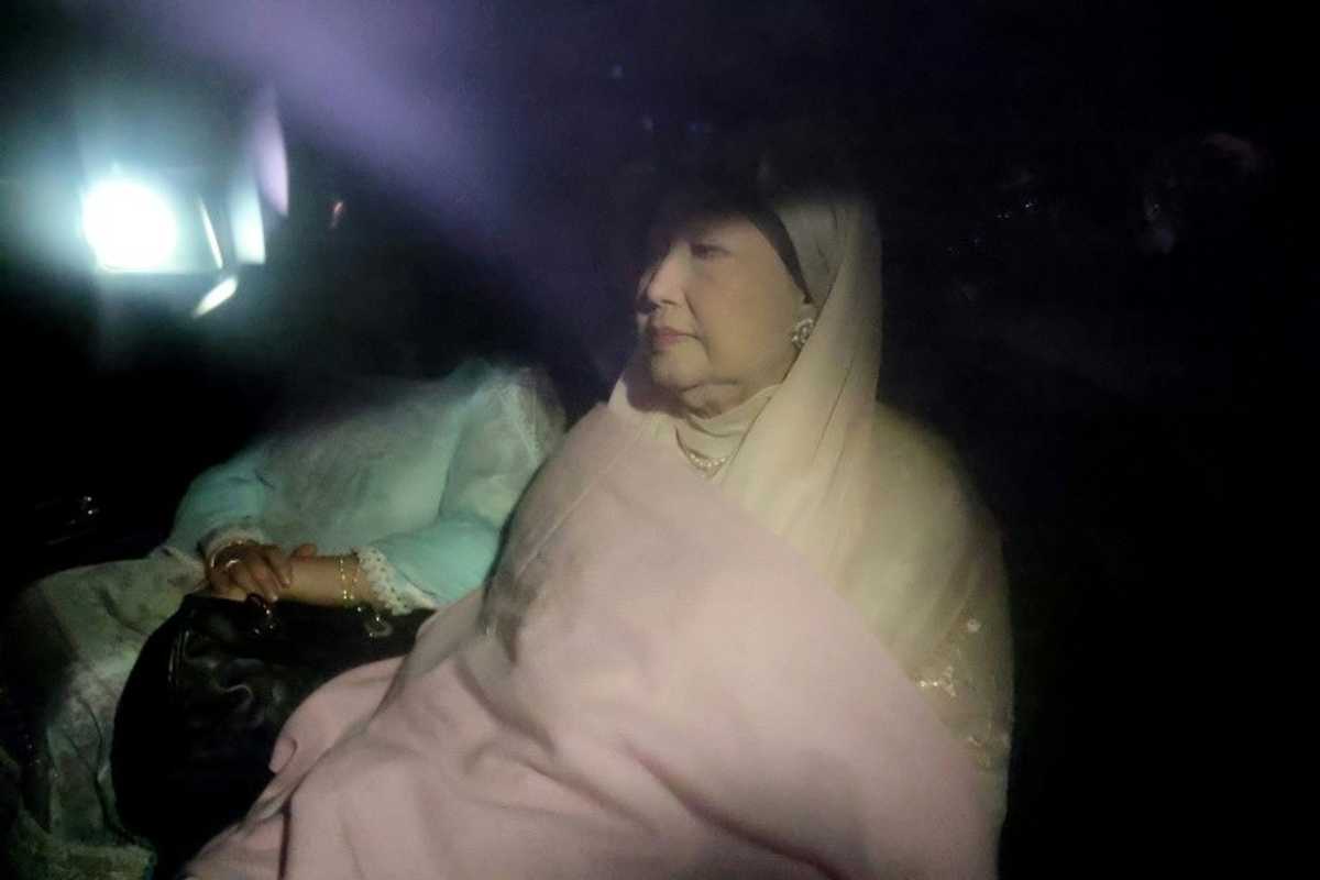 Ailing Bangladeshi ex-PM flown to London for treatment