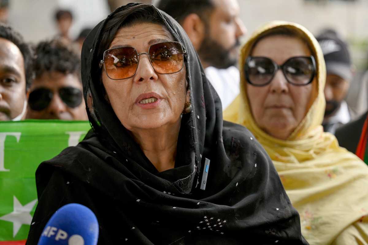Aleema Khan calls reports of Imran's meeting with ex-army chief 'totally fake'