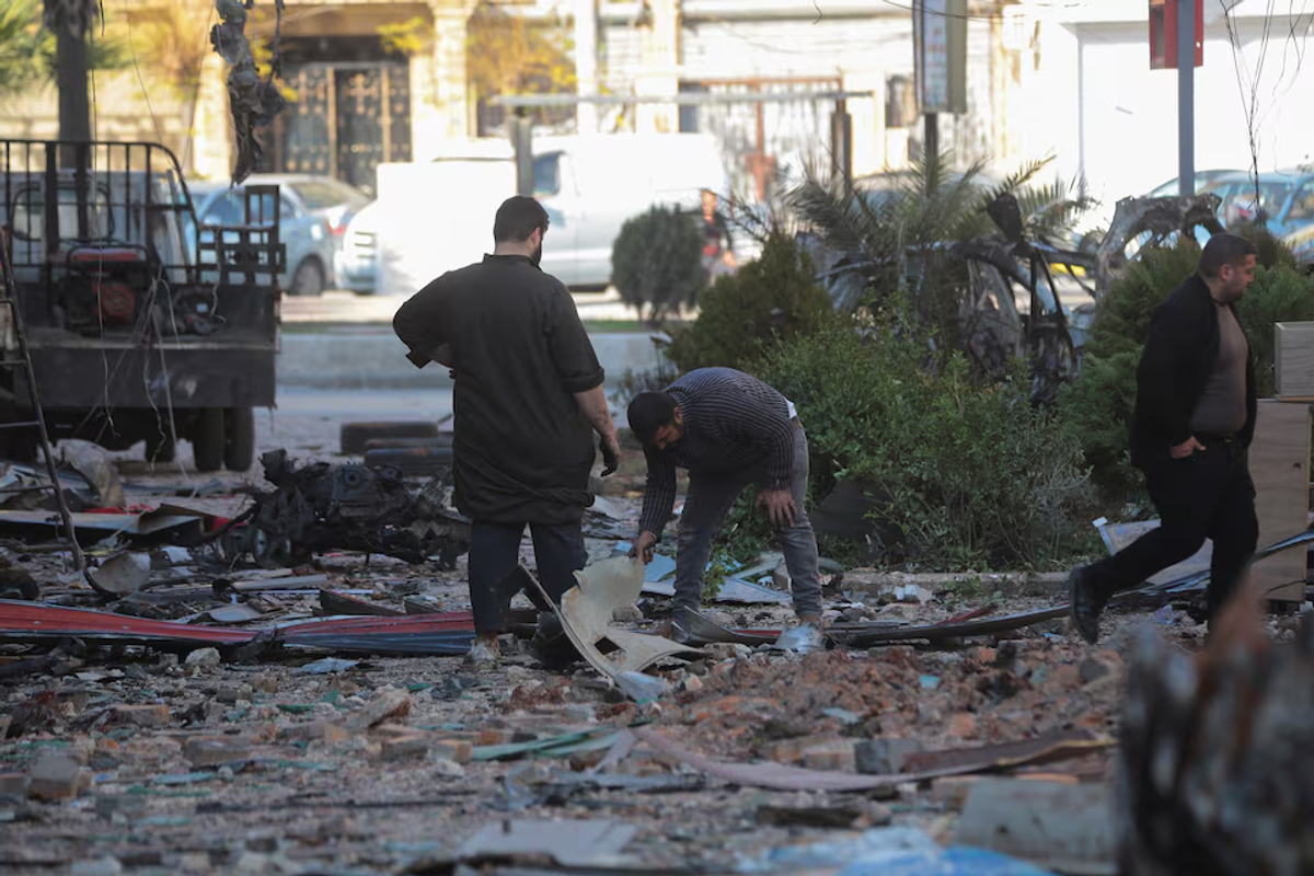 Syrian rebels sweep into Aleppo, Russia conducts strikes in support of Assad