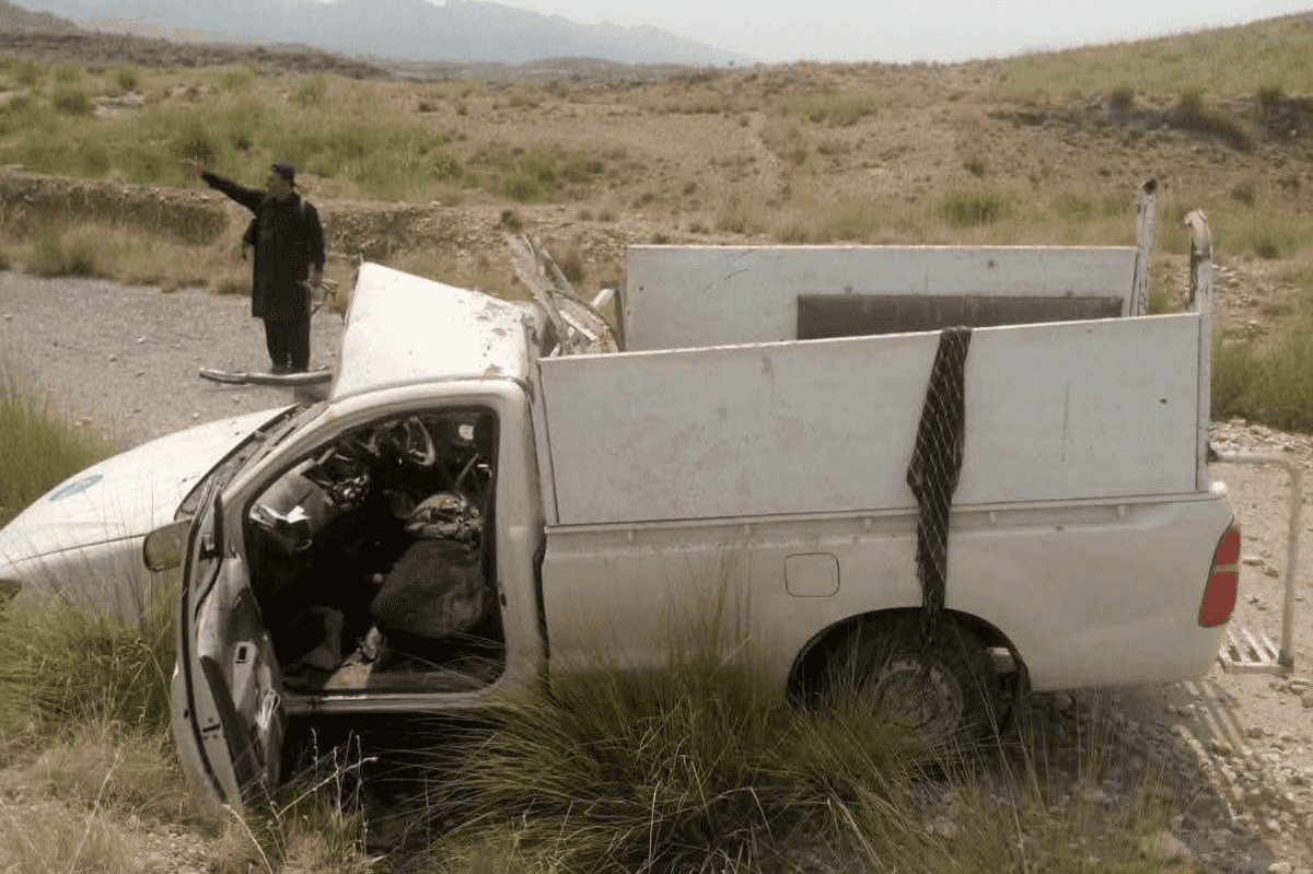 Police officer killed, six wounded in KP roadside bomb attack