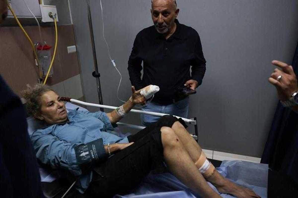 Israeli settlers attack US photographer Heidi Levine covering West Bank violence