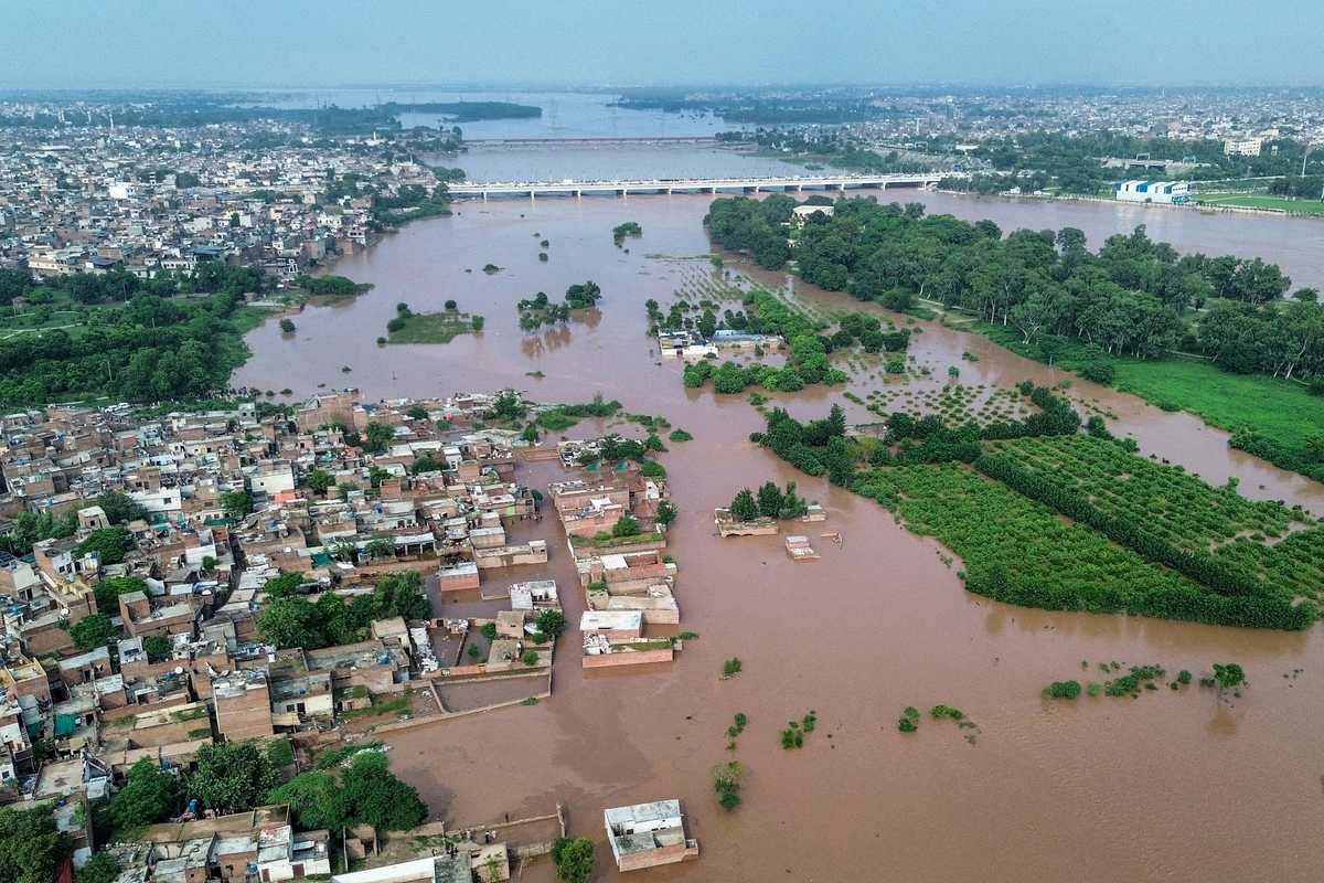 Pakistan PM pushes for fast-tracking of dam projects to curb future flood risks