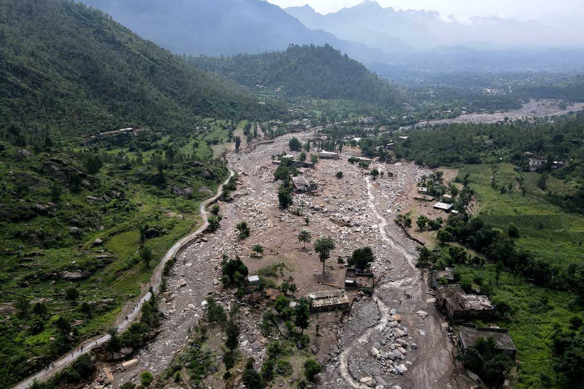 Pakistan floods kill 670 as more monsoon spells loom