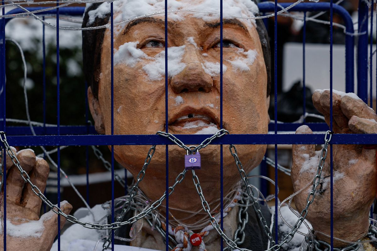 South Korea protesters rally for, against Yoon arrest as deadline looms