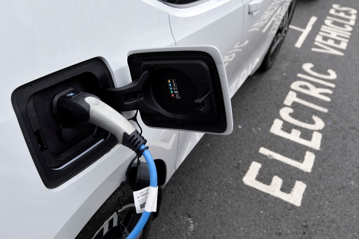 UAE to install 500 EV charging stations by 2025
