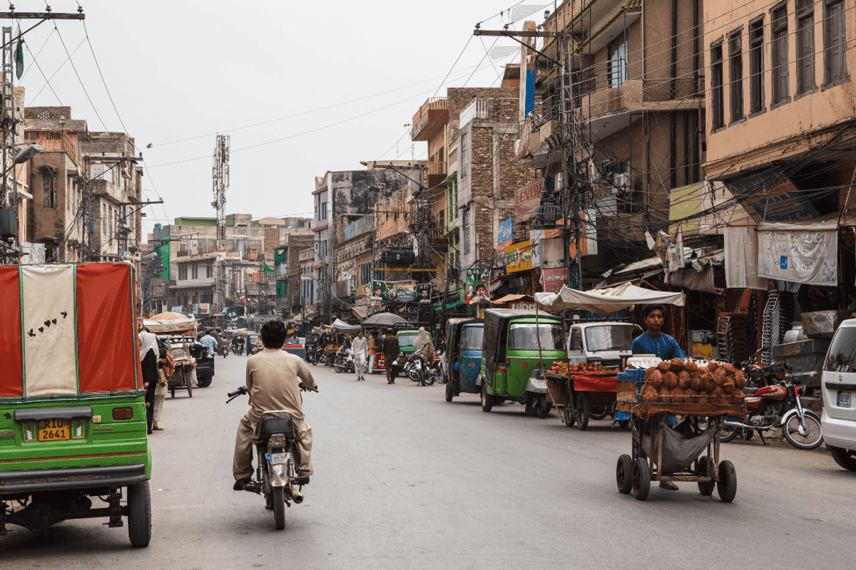 Food prices surge, driving Pakistan’s weekly inflation up 0.95%