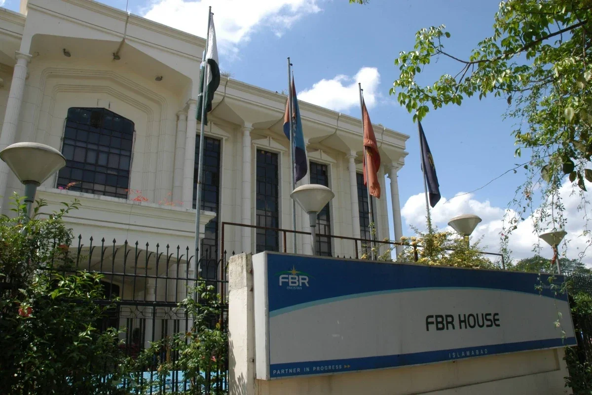 Pakistan misses tax collection target by PKR 470 billion in 7 months