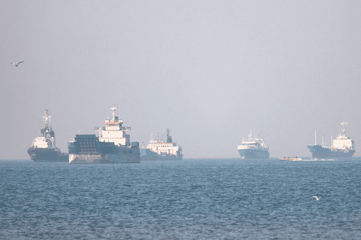 US and Iran trade fire in Strait of Hormuz, threatening fragile truce
