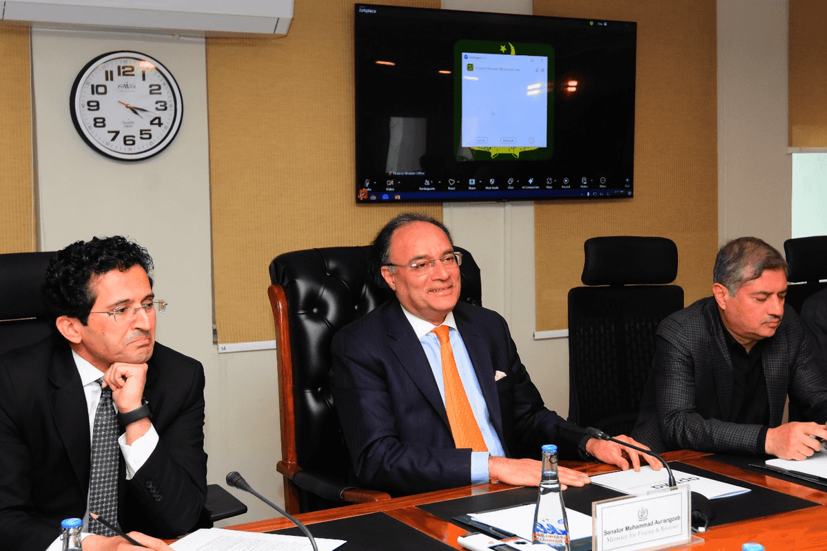 Pakistan finance minister reaffirms support for textile sector amid export challenges