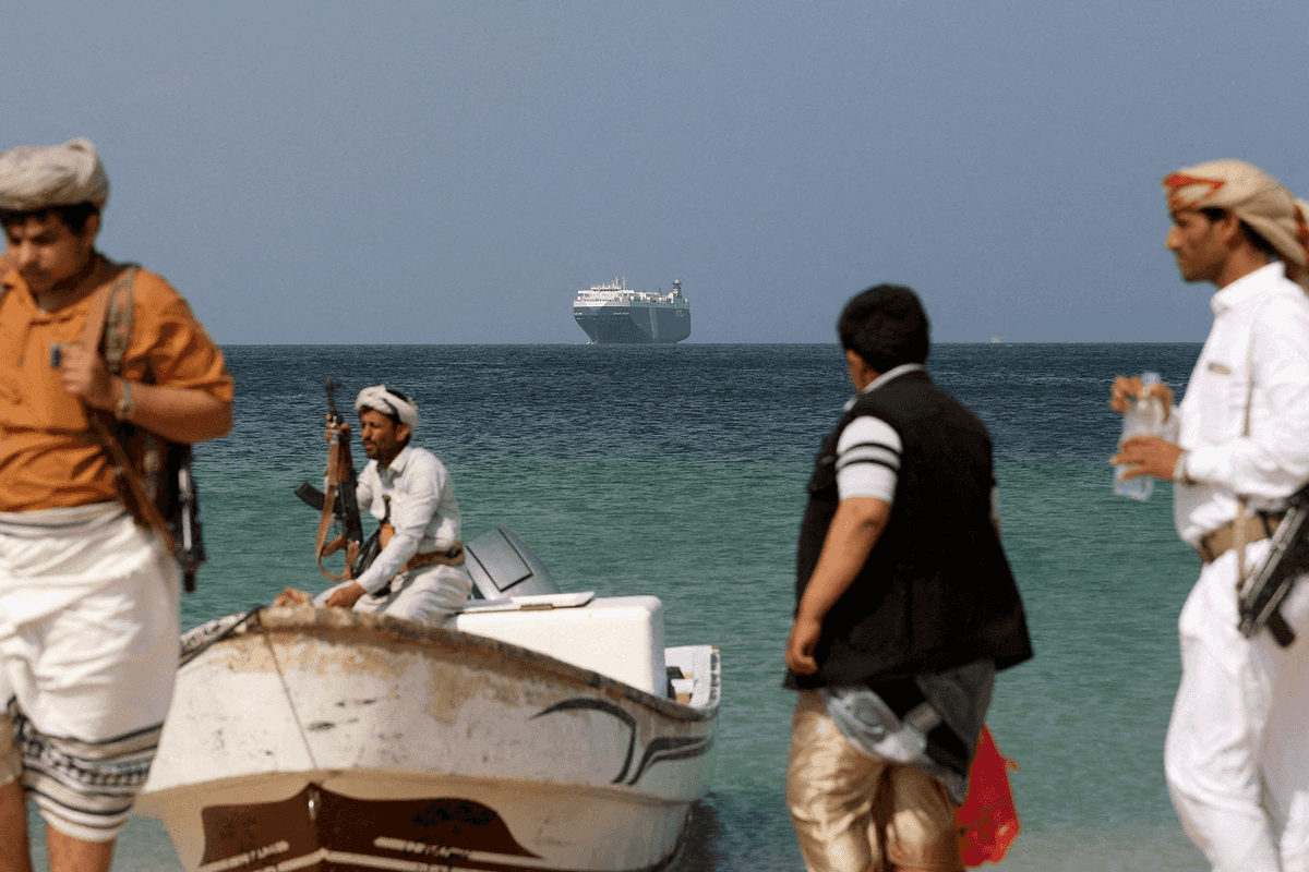 Yemen clash toll exceeds 300 as Houthi offensive near Red Sea triggers mass displacement