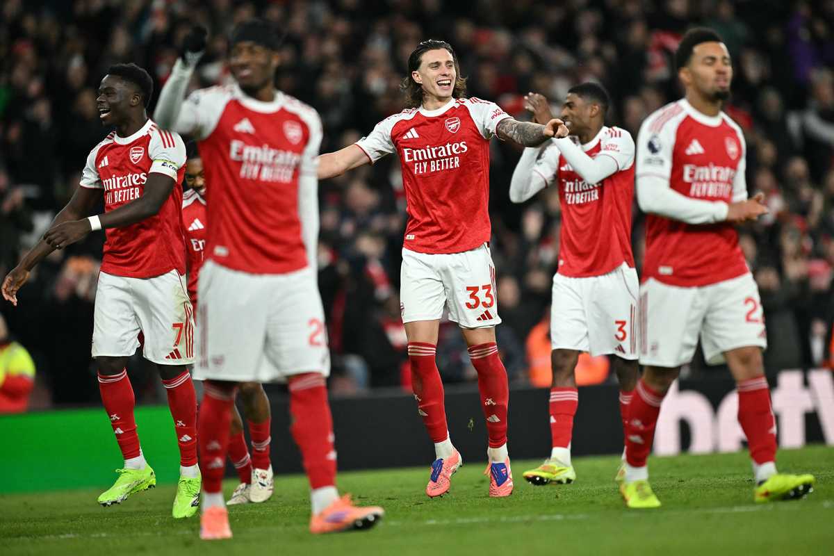 Arsenal look for back-to-back London derby wins with City breathing down their neck