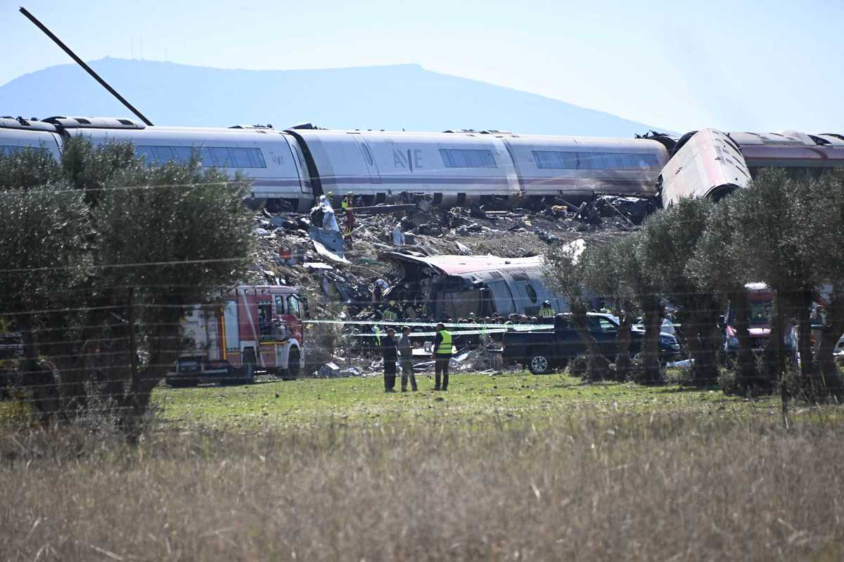 Spain train crash leaves 68 dead as safety failures come under scrutiny