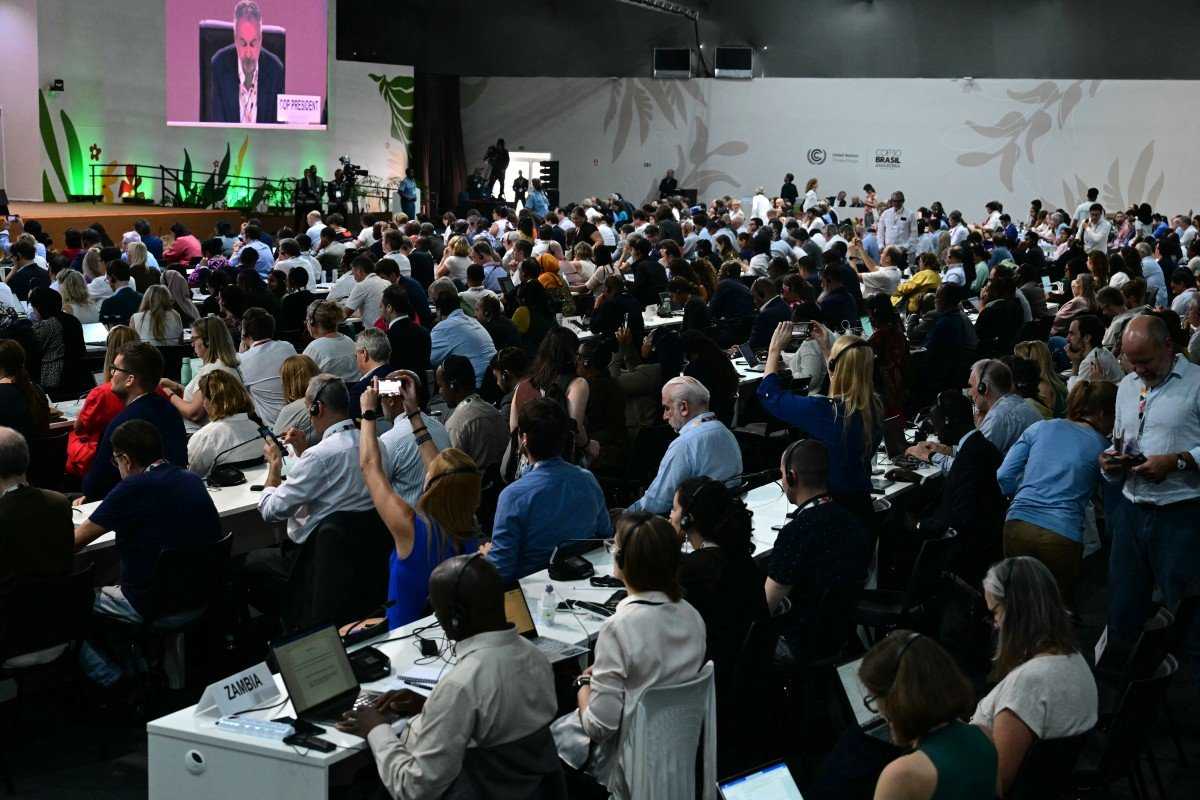 Fossil fuel fight threatens to sink COP30 as EU rejects Brazil's draft
