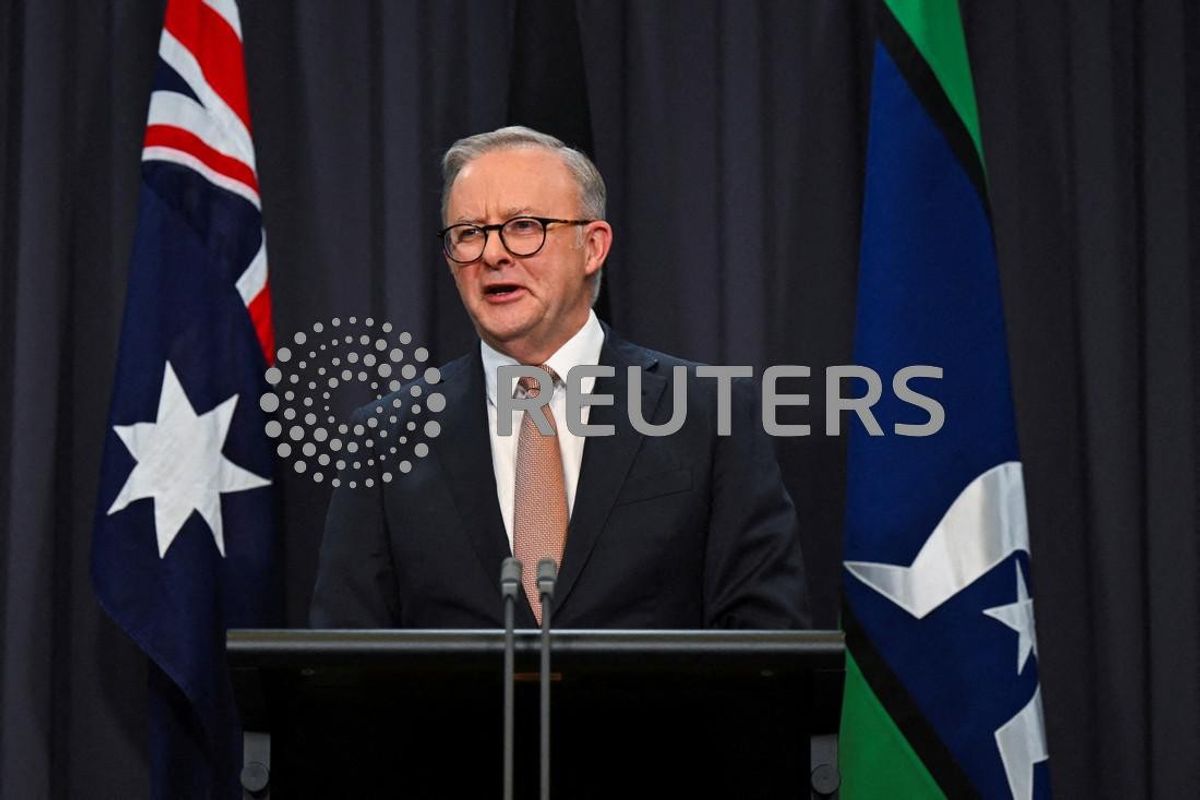 Australia PM plays down privacy fears of social media ban for children