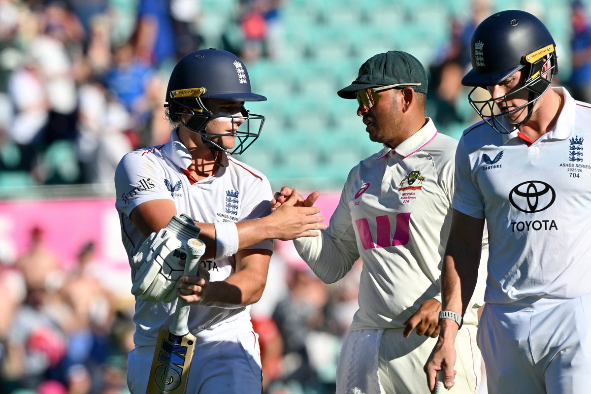 Bethell slams maiden century to leave final Ashes Test on knife edge