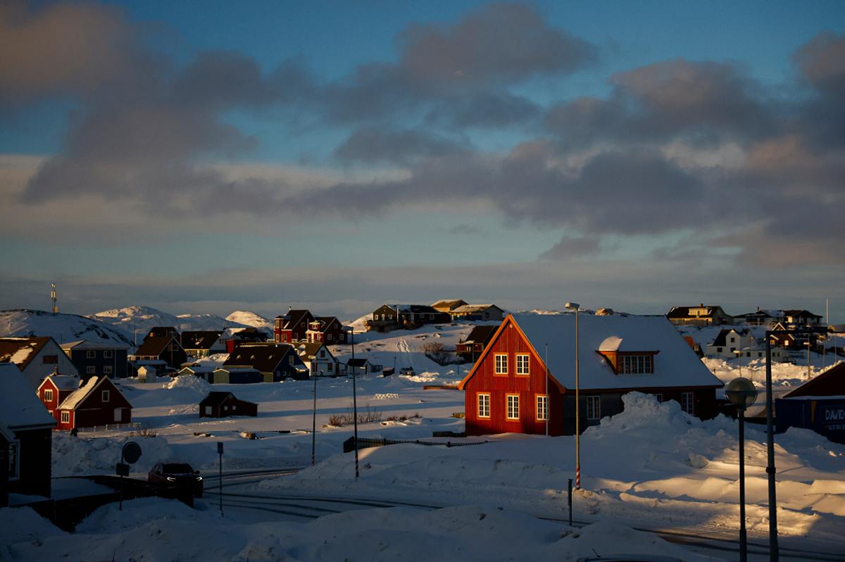 One dead after plane from Canada crashes in Greenland
