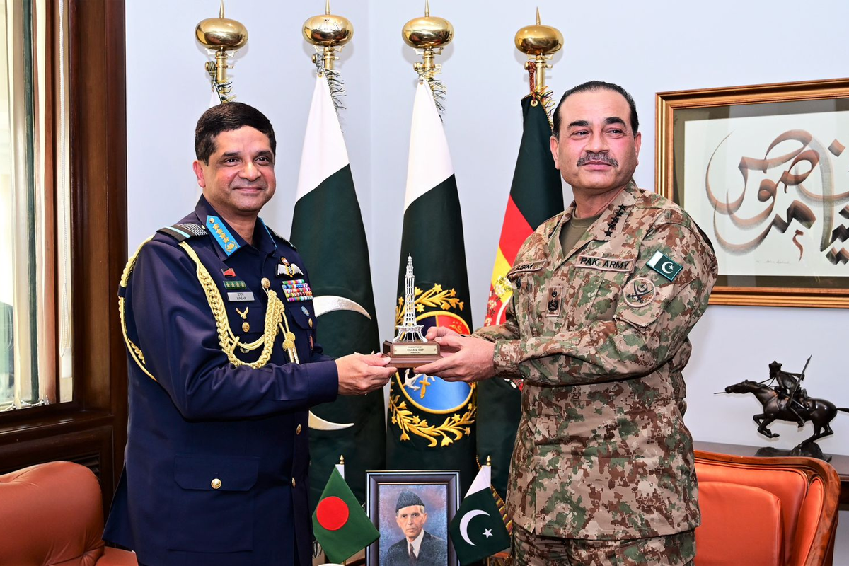 Pakistan, Bangladesh seek to deepen defense ties amid regional security shifts