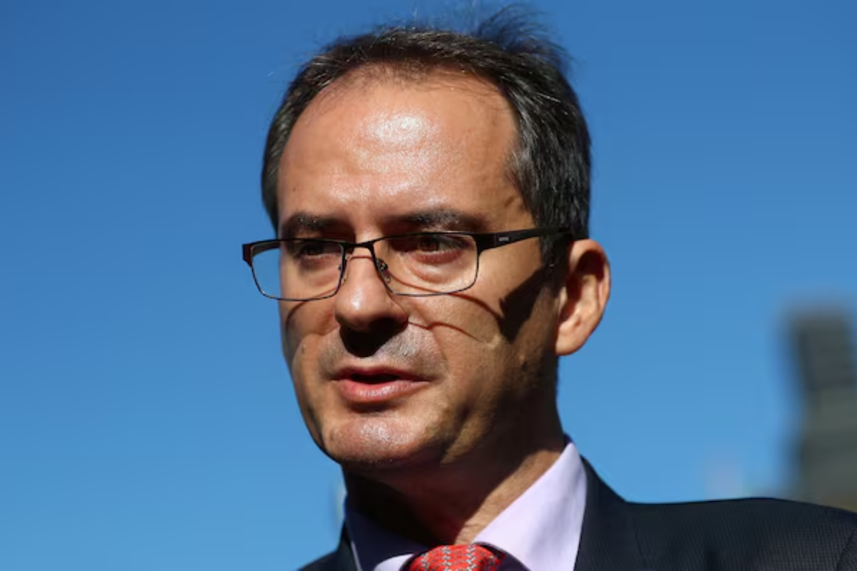 Suspected Russian spies targeted journalist with Facebook 'honey trap', UK court hears