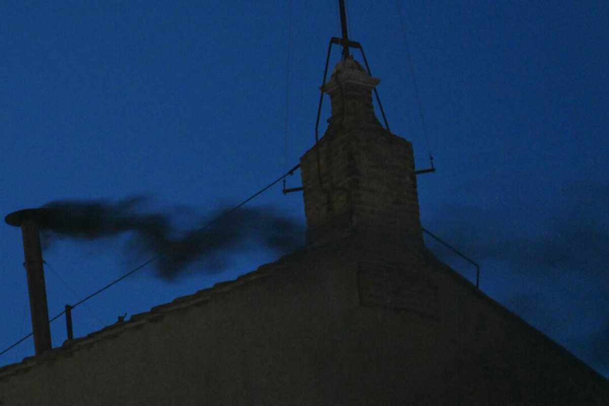 All eyes on Sistine Chapel chimney as conclave enters day two