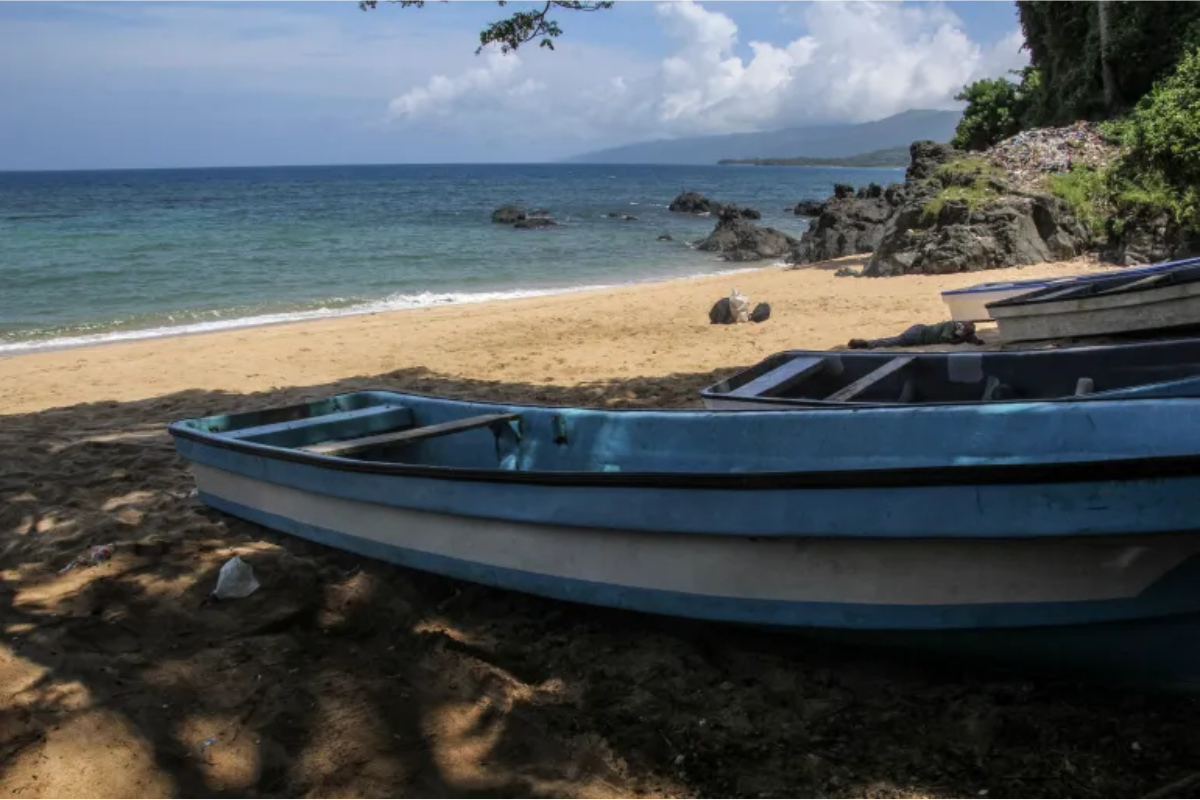 Smugglers sank boat and fled, says Comoros tragedy survivor