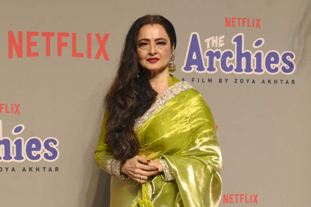 7 times Rekha stunned us on screen