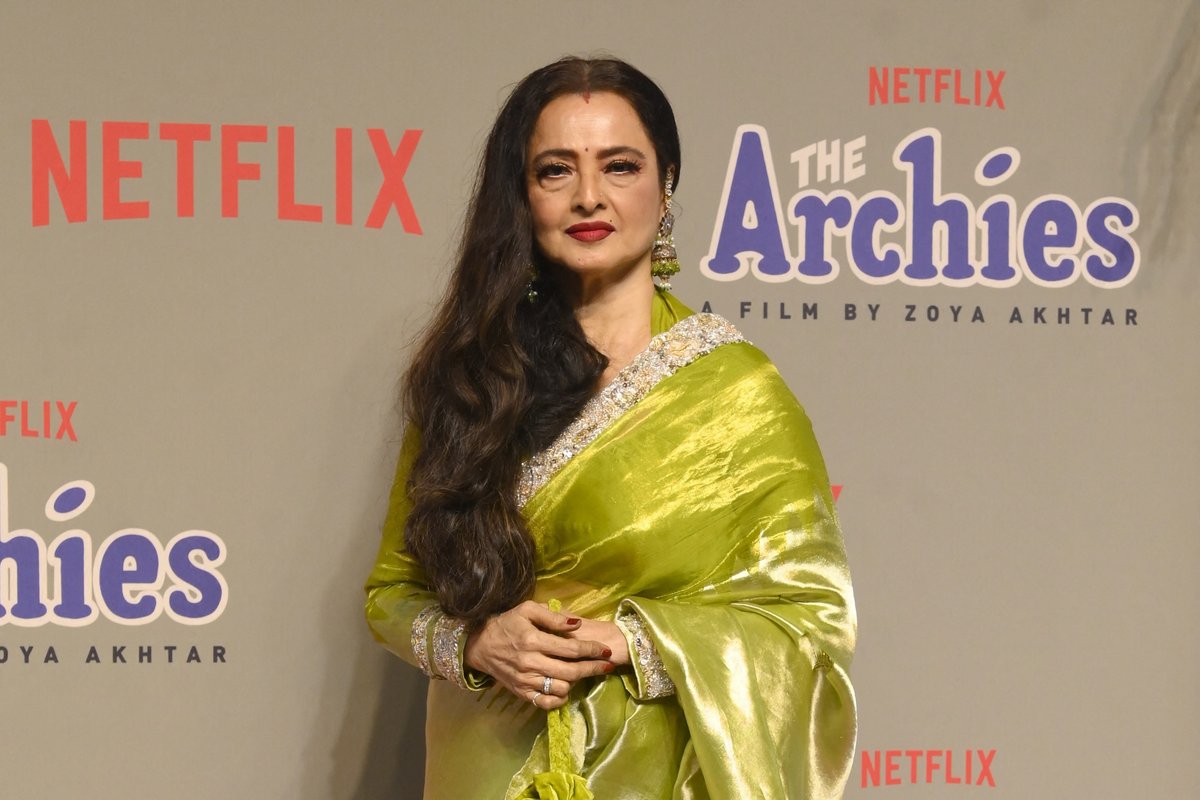 7 times Rekha stunned us on screen