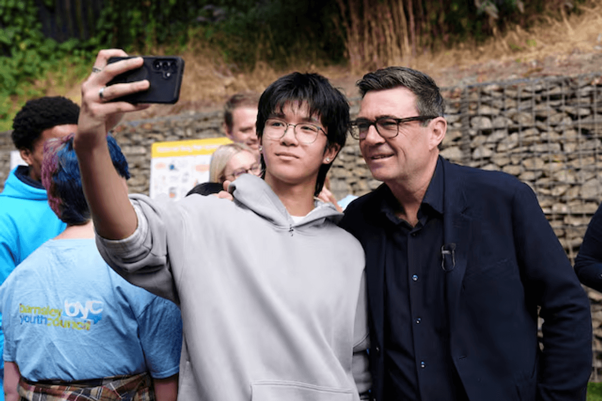 New UK PM Burnham takes to social media to challenge populist parties' dominance