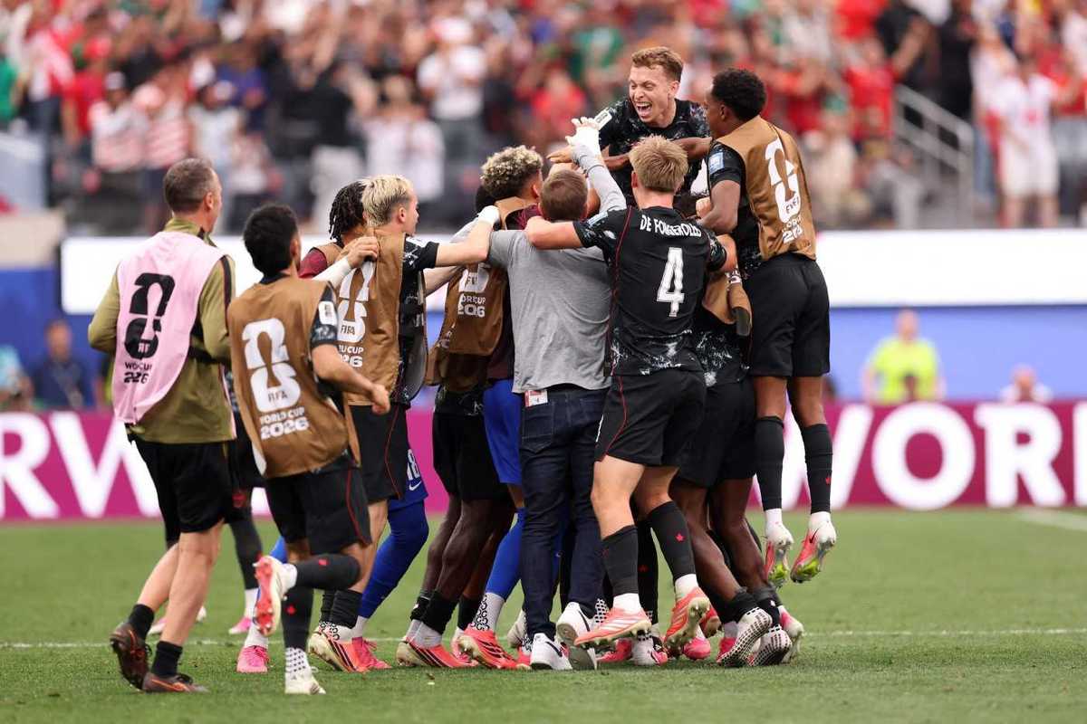 Canada reach last 16 with Eustaquio's stoppage-time winner against South Africa