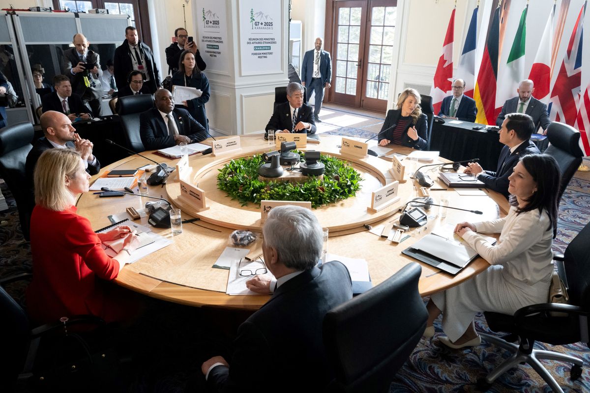 G7 ministers overcome differences to back Ukraine and warn Russia of sanctions