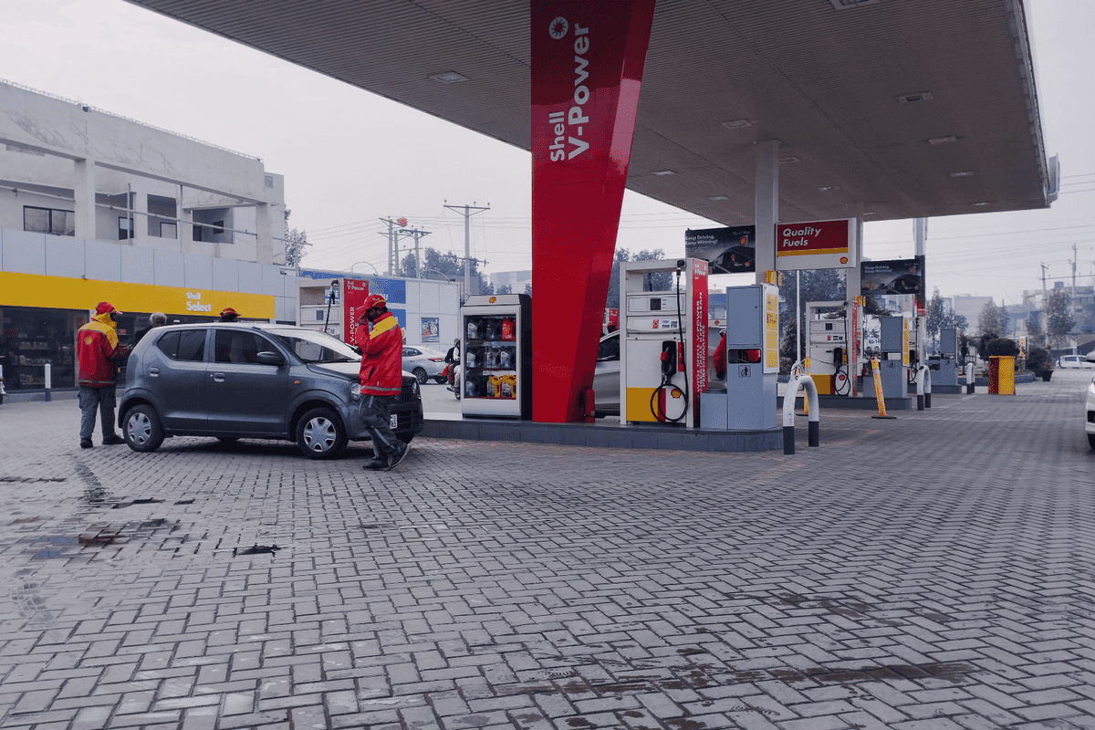 Pakistan likely to cut fuel prices further after crude gets cheaper