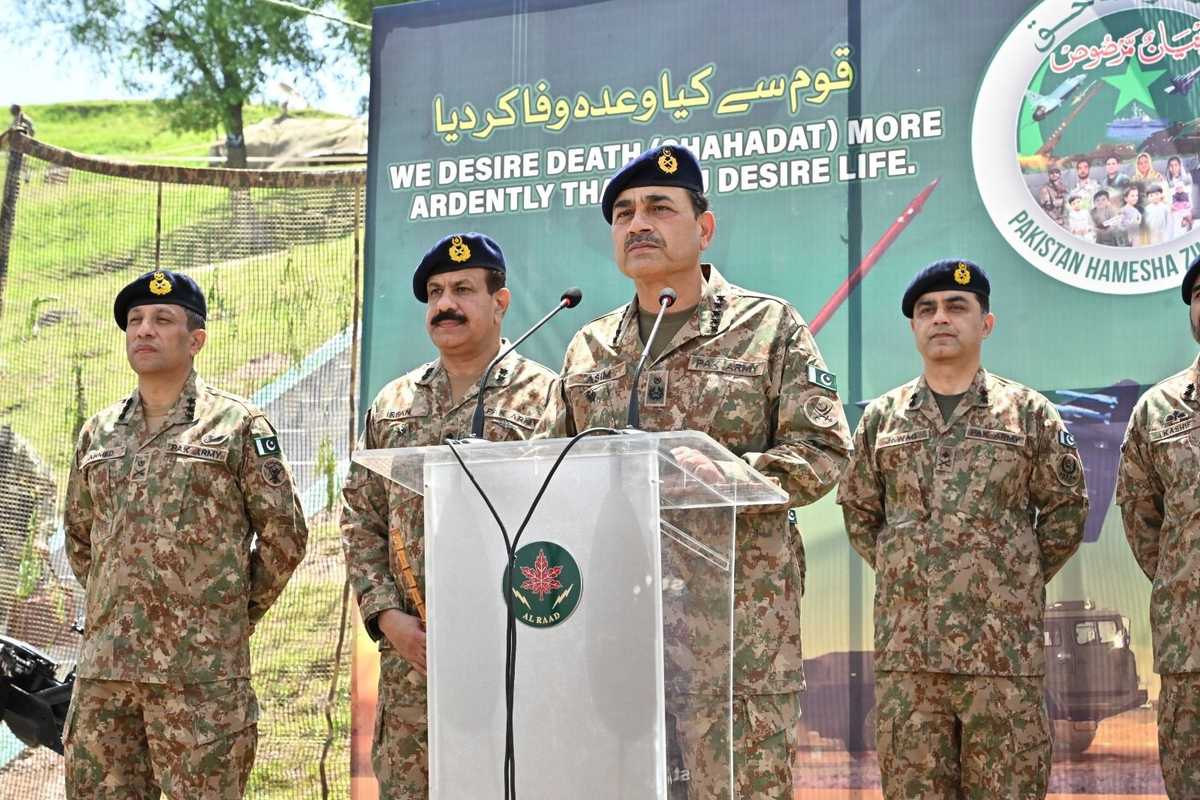 Chief of Army Staff (COAS) Field Marshal Syed Asim Munir (C) addresses troops along the Line of Control during his visit to the Eid day on Saturday.